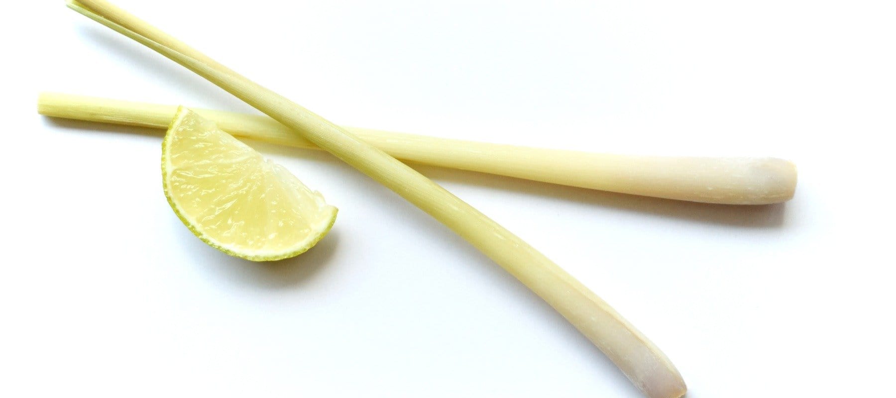 Stalks of lemongrass with a lemon wedge